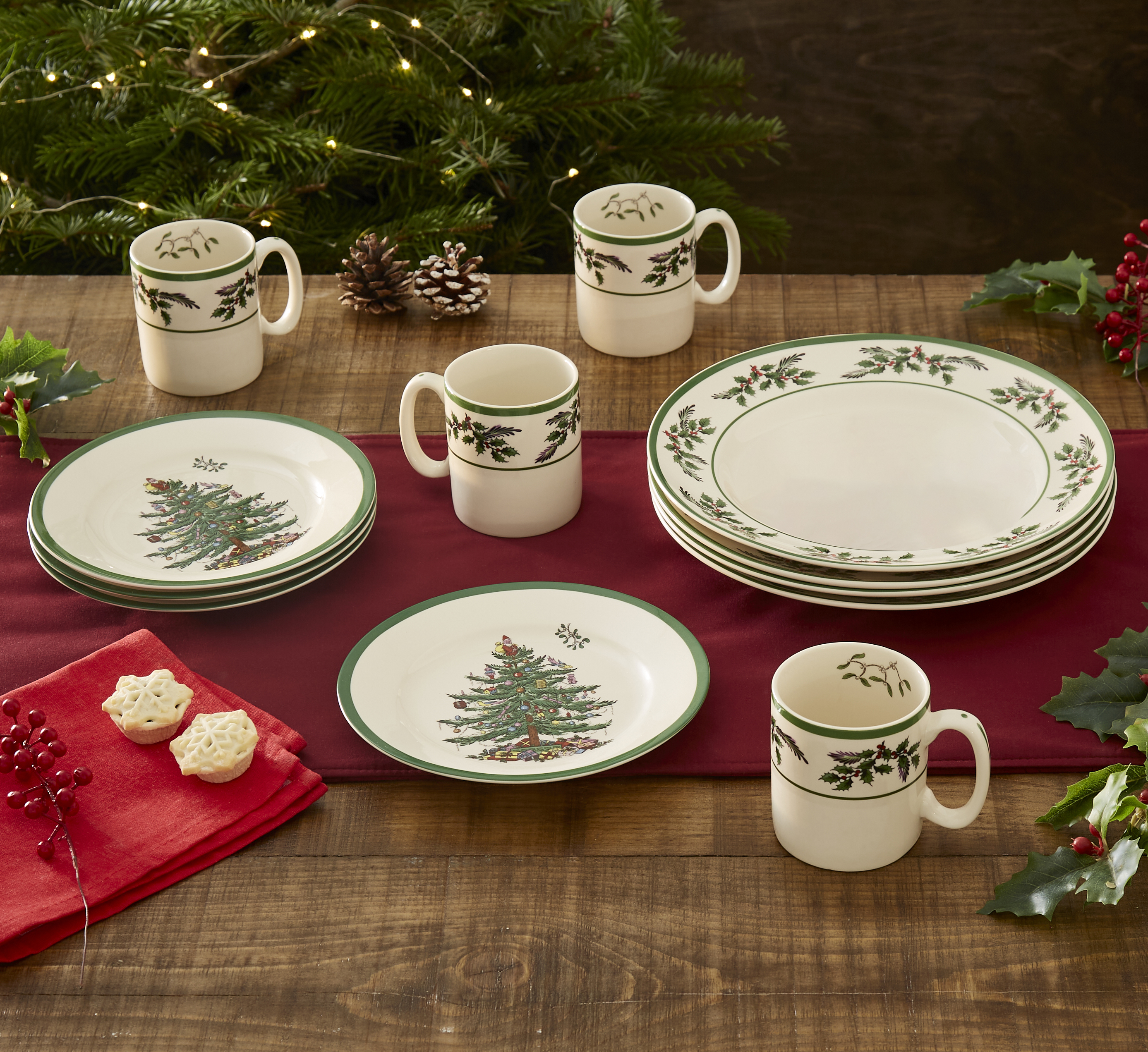 Christmas Tree Holly Dinner Plates Set of 4 image number null